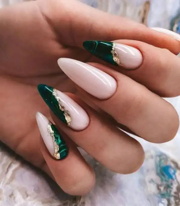 مدل ناخن سبز و طلایی