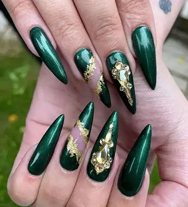 مدل ناخن سبز و طلایی
