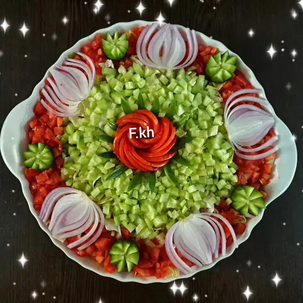 تزیین سالاد شیرازی مهمانی
