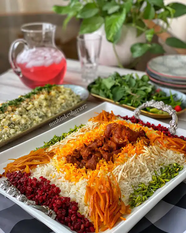 میز پذیرایی شام برای مهمانی