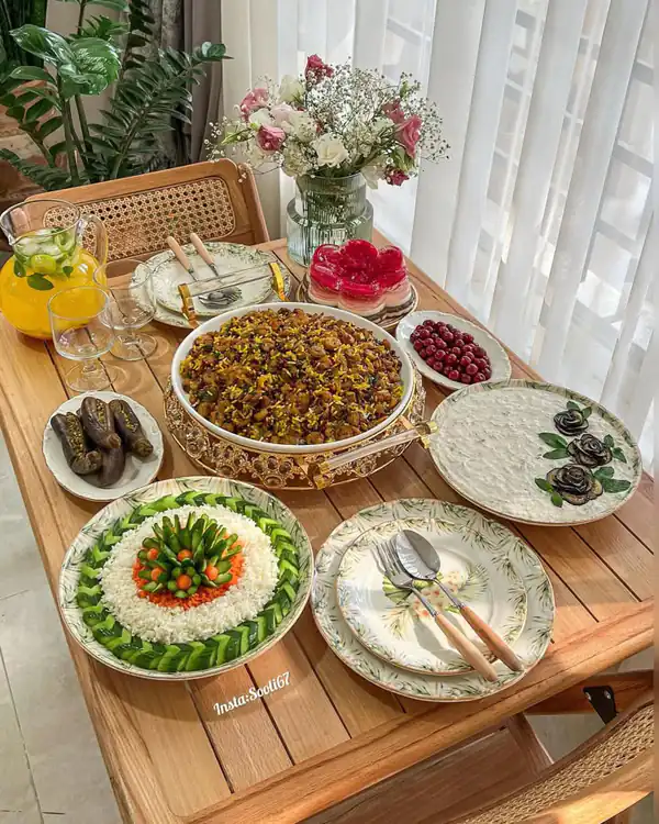 میز پذیرایی شام برای مهمانی