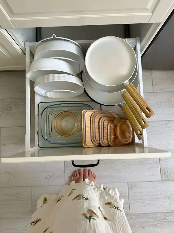 طرز چیدمان ظروف داخل کابینت
