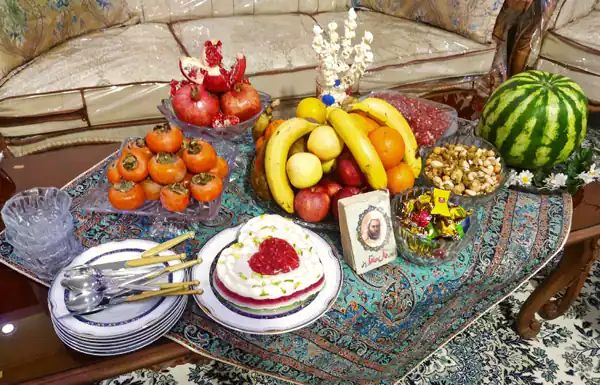 جدیدترین تزیین میز شب یلدا ۱۴۰۴
