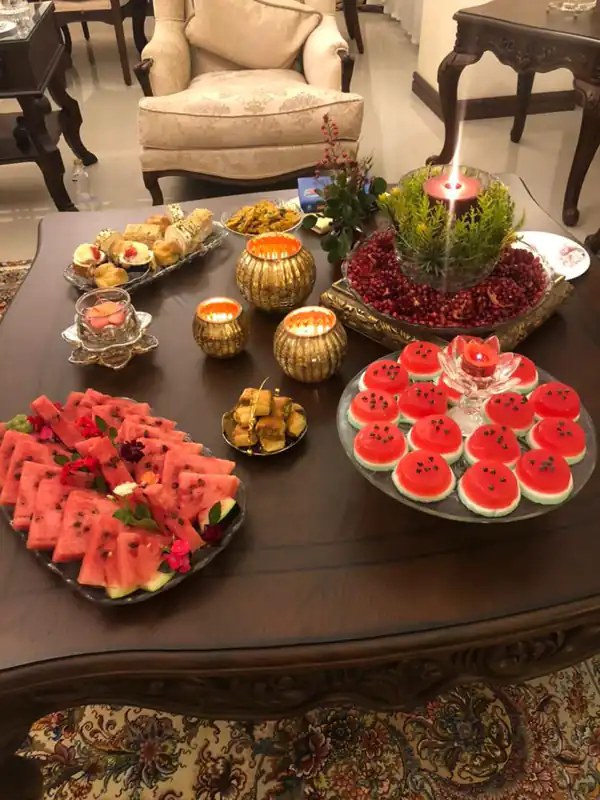 جدیدترین تزیین میز شب یلدا ۱۴۰۴