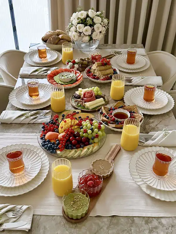 میز عصرانه برای مهمان