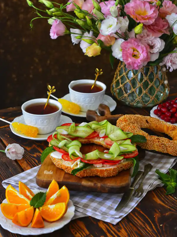 میز عصرانه برای مهمان