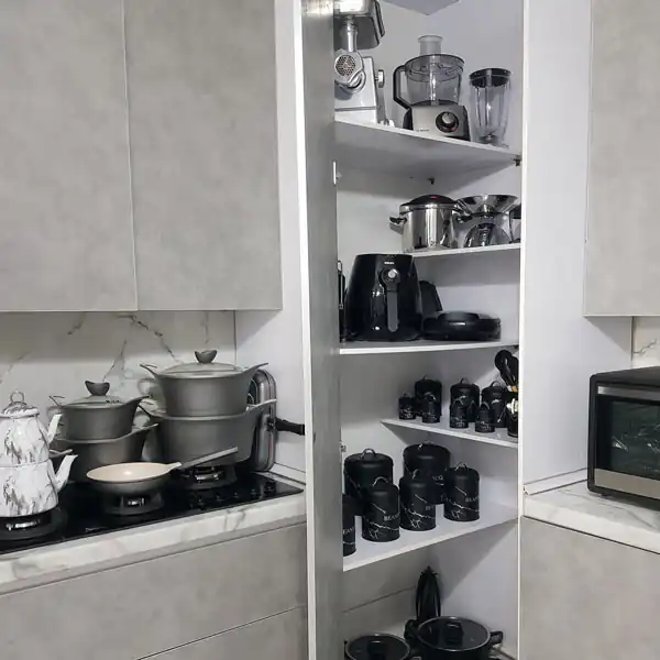 طریقه چیدمان ظروف داخل کابینت