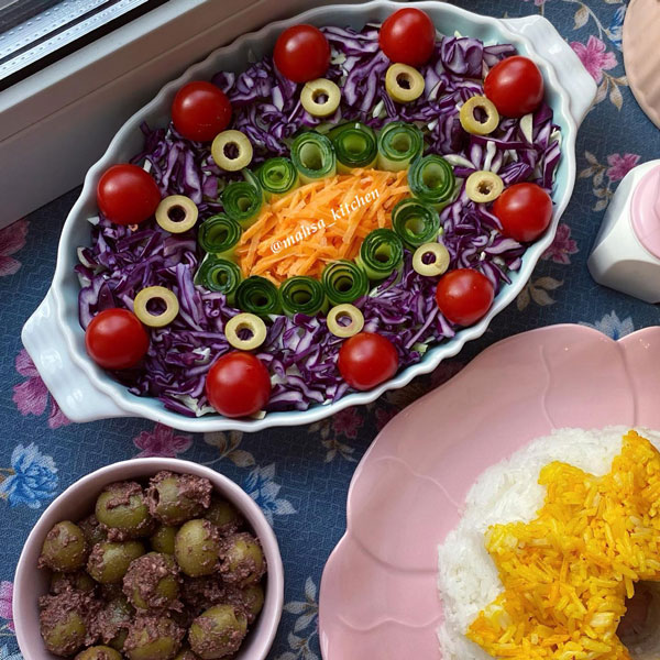 تزیین سالاد با خیار و گوجه ساده