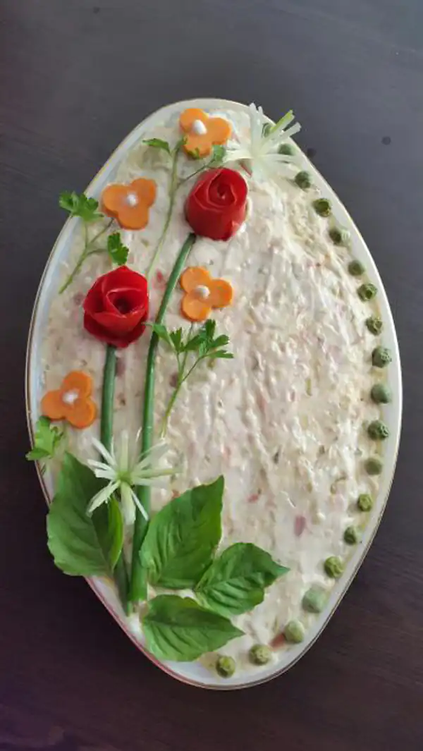عکس تزیین سالاد الویه