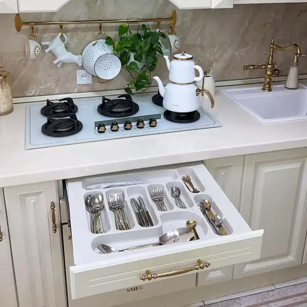 بهترین چیدمان وسایل داخل کابینت