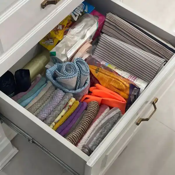 بهترین چیدمان وسایل داخل کابینت