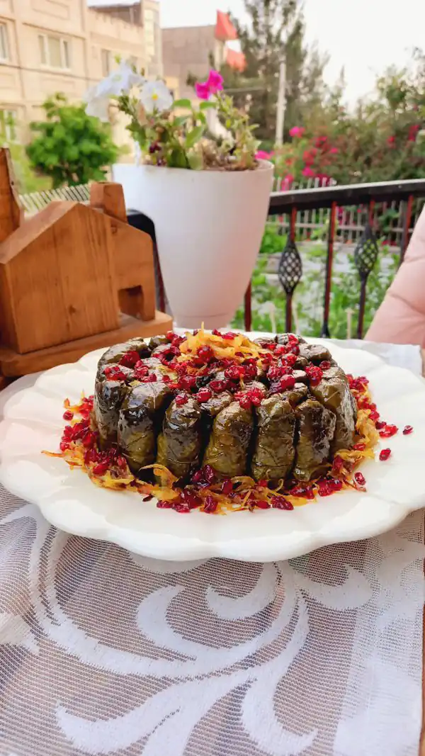 ایده تزیین دلمه برگ مو
