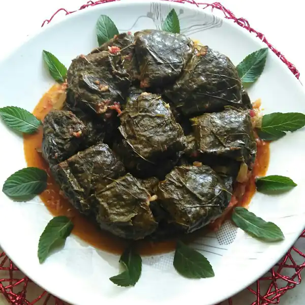 ایده تزیین دلمه برگ مو