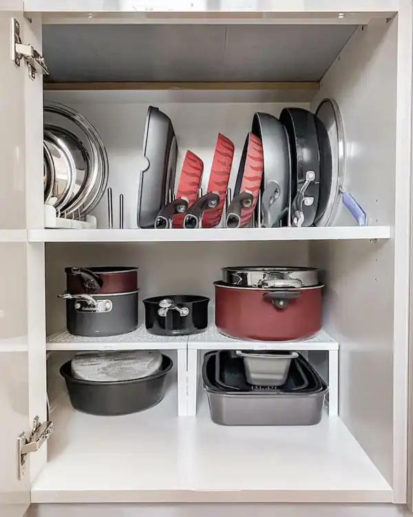 چیدمان داخل کابینت ساده