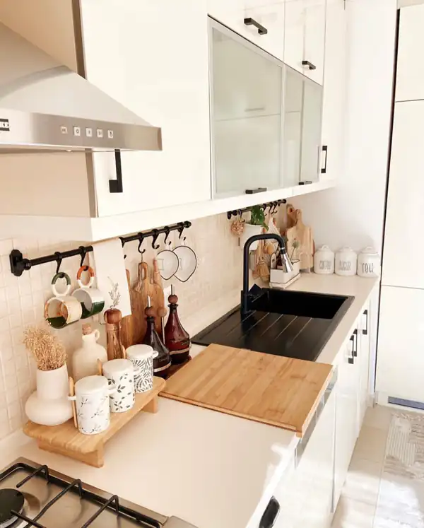 دکور آشپزخانه با کابینت سفید