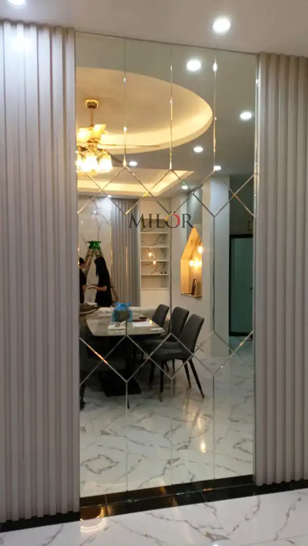 مدل آینه دیواری دکوراتیو برای پذیرایی