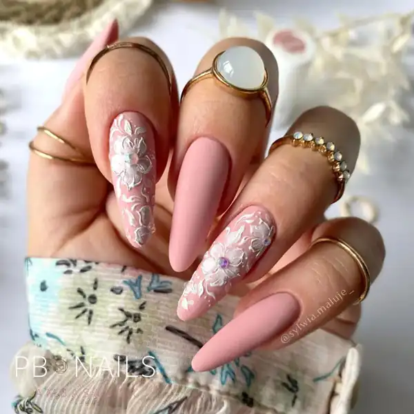طرح ناخن شیک و باکلاس زنانه