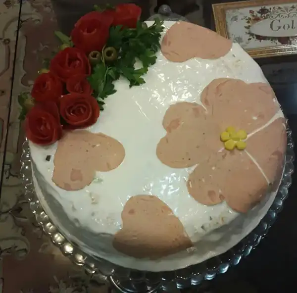 تزیین سالاد الویه با گوجه