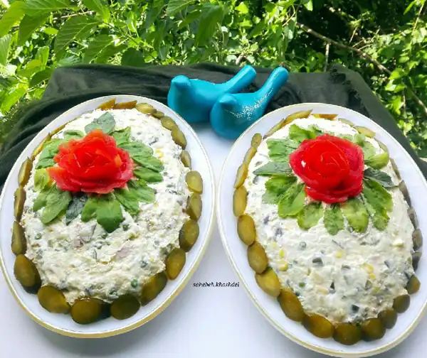تزیین سالاد الویه با گوجه