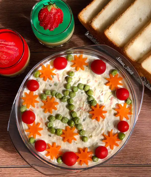 تزیین سالاد الویه با گوجه