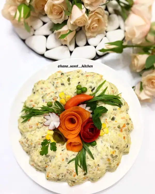 تزیین سالاد الویه با گوجه