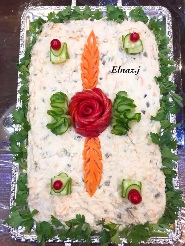 تزیین سالاد الویه با گوجه