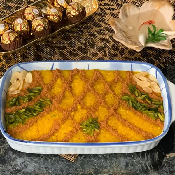 تزیین شله زرد با دارچین
