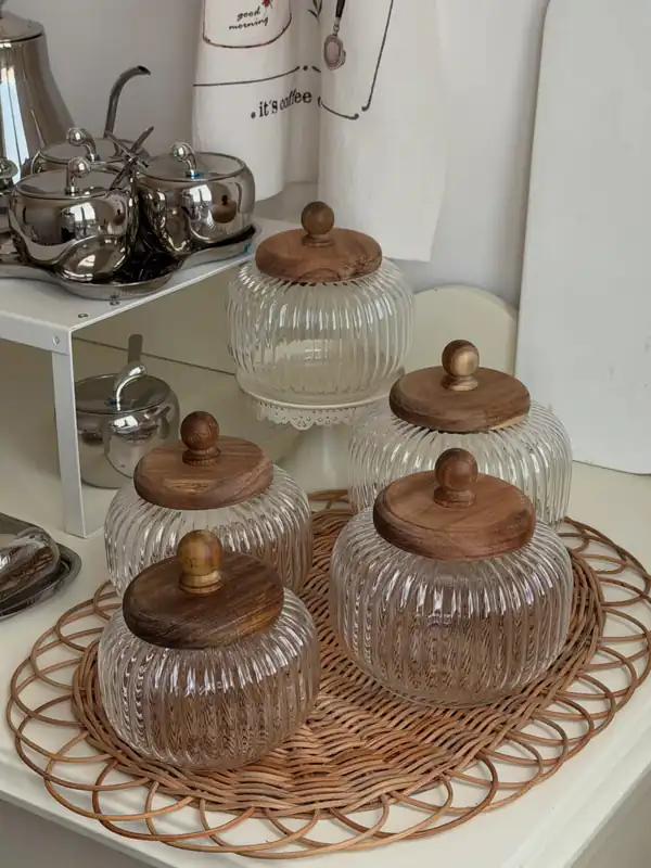 بانکه شیشه ای