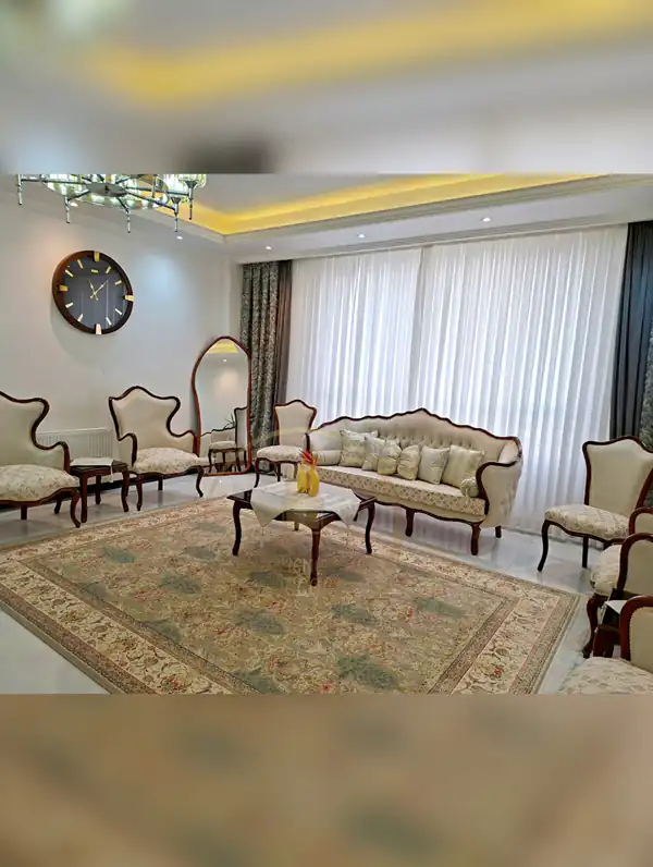 چیدمان مبل جلوی پرده پذیرایی