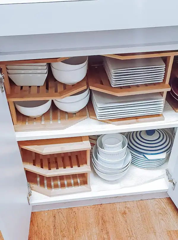 چیدمان داخل کابینت مدرن