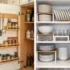 چیدمان داخل کابینت شیک با استندهای نظم دهنده