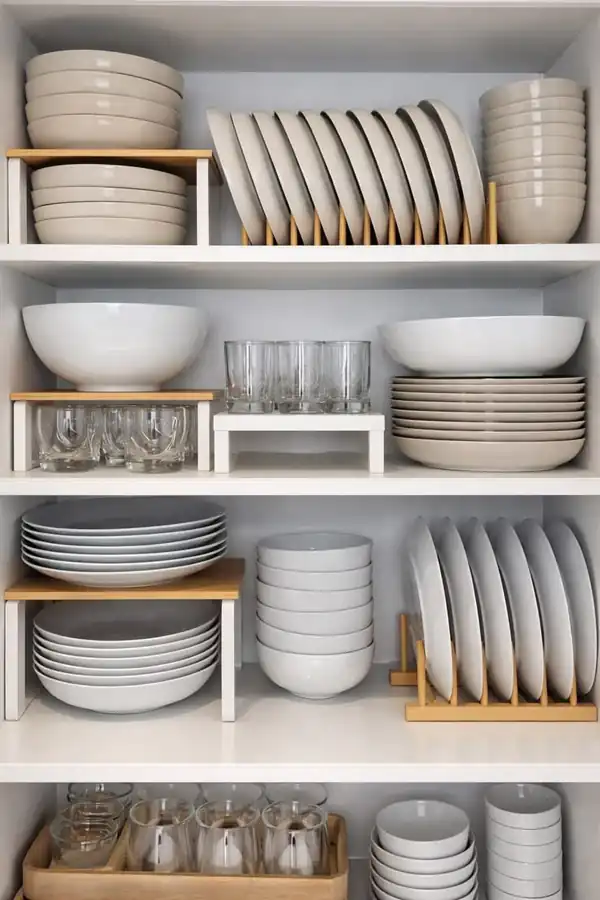 چیدمان داخل کابینت شیک