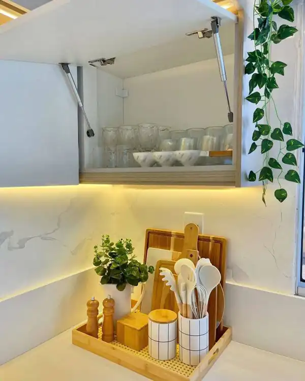 چیدمان کنار گاز با وسایل ساده