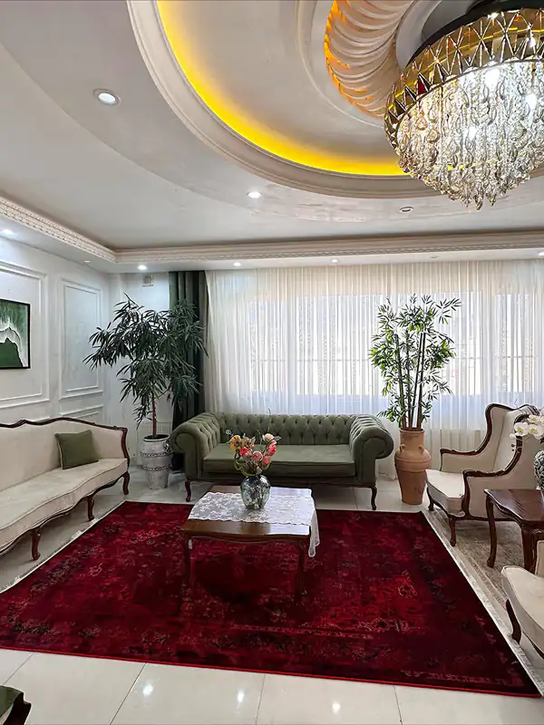 چیدمان مبل جلوی پرده