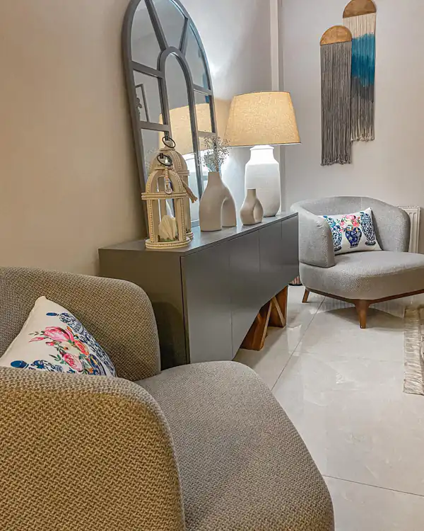 چیدمان روی کنسول پذیرایی