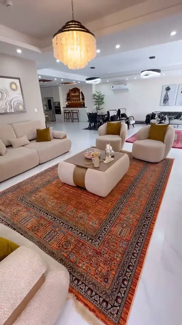 دکوراسیون پذیرایی بزرگ