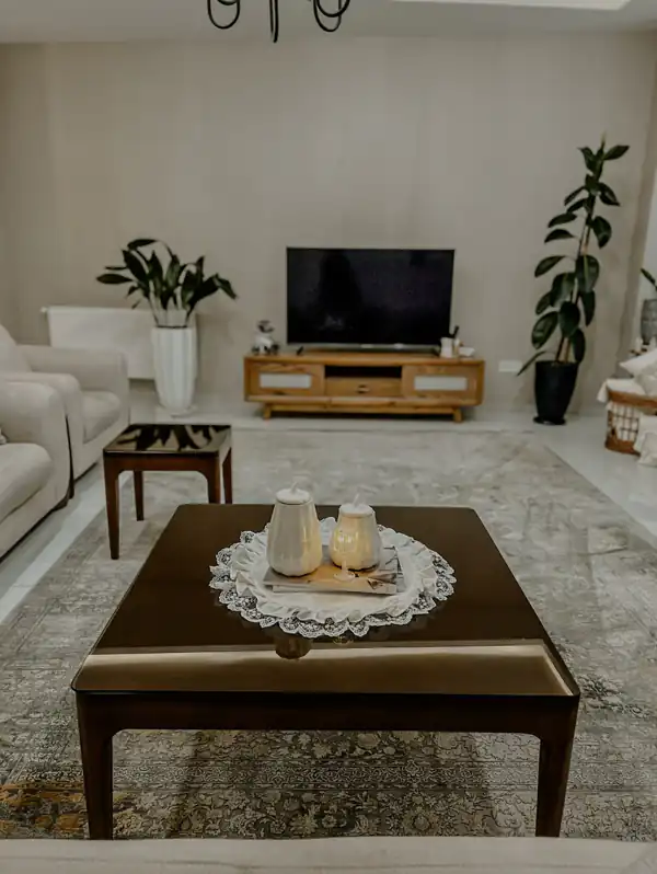 عکس چیدمان روی میز جلو مبلی