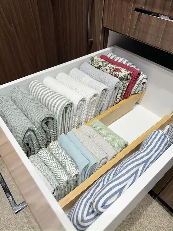چیدمان کشو کابینت مرتب