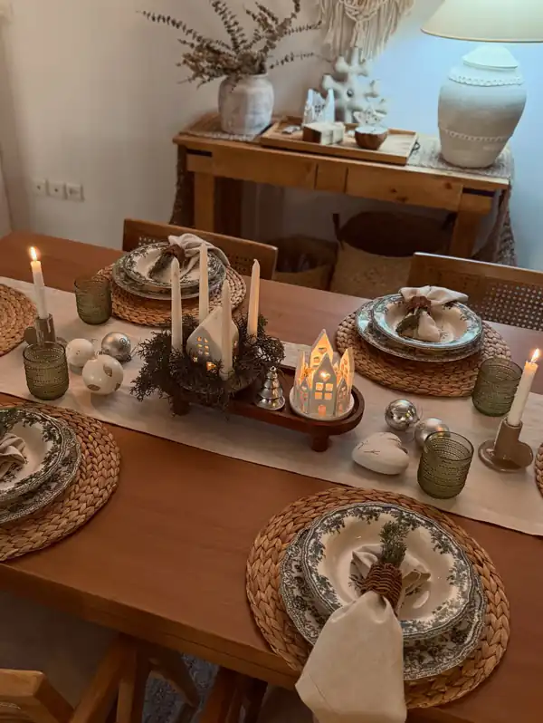 چیدمان روی میز ناهار خوری