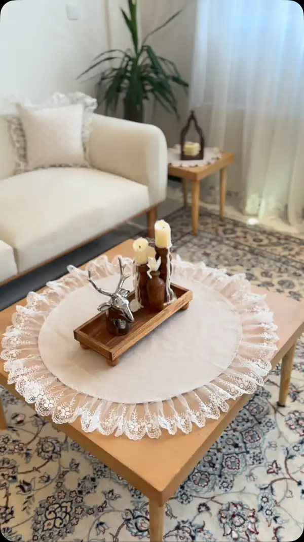 ایده چیدمان روی میز جلو مبلی