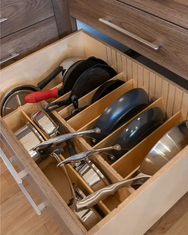 مدل چیدمان داخل کابینت ظروف