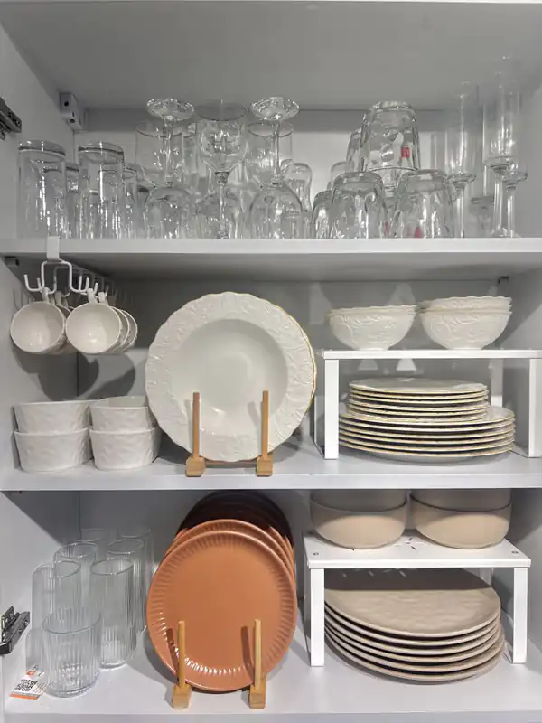 مدل چیدمان داخل کابینت ظروف