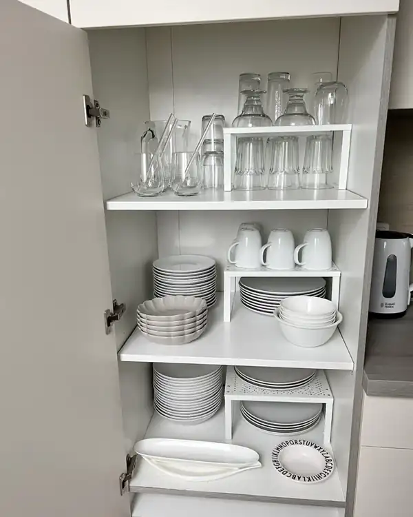 مدل چیدمان داخل کابینت ظروف