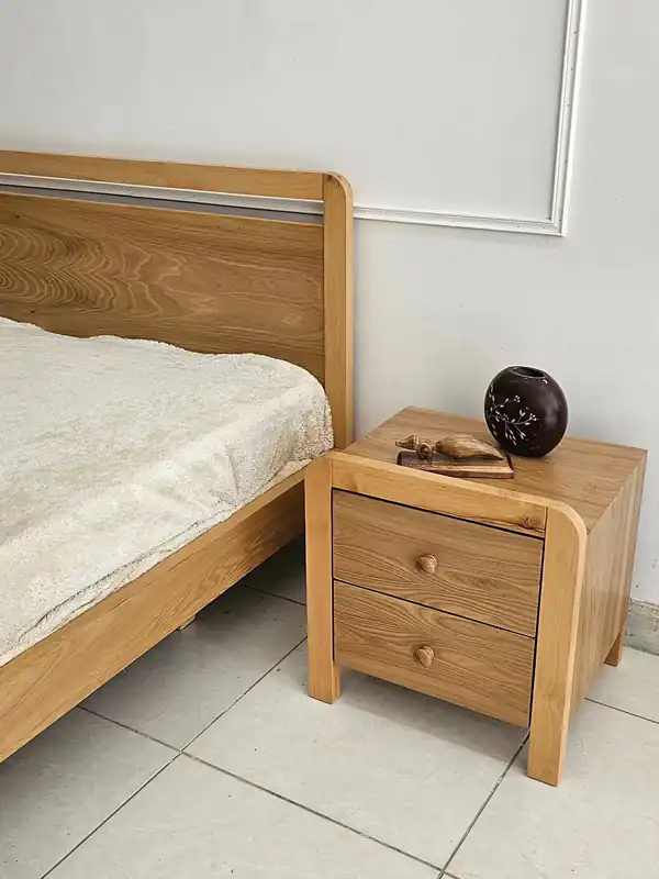 میز کنار تخت کشو دار