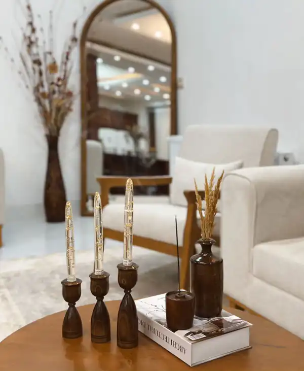 مدل چیدمان روی میز جلو مبلی