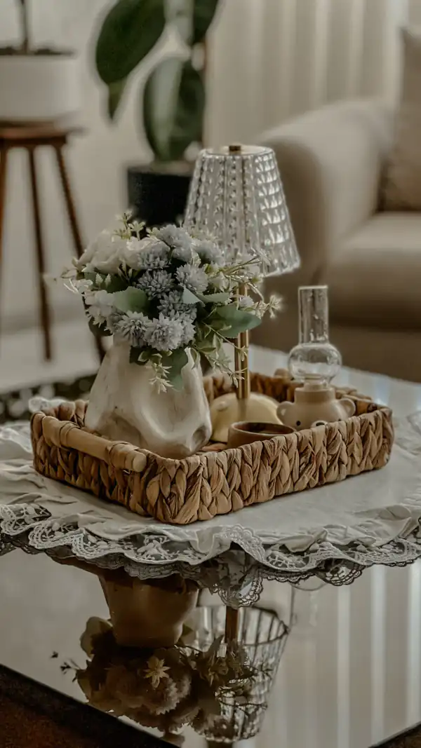 مدل چیدمان روی میز جلو مبلی