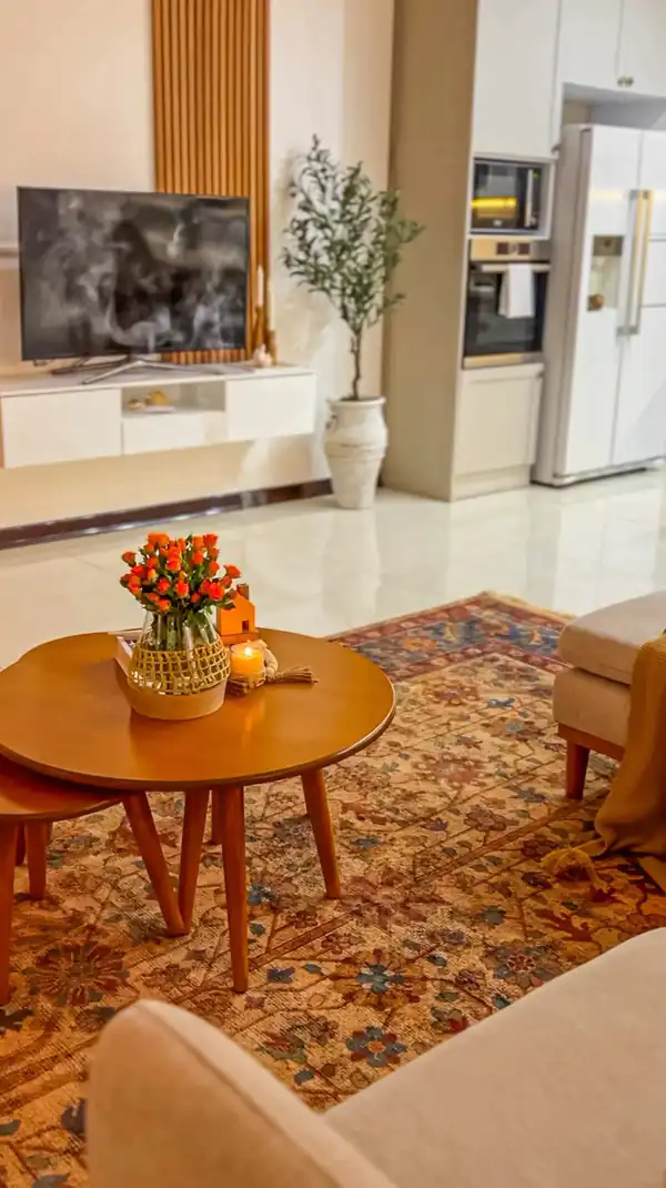 مدل چیدمان روی میز جلو مبلی