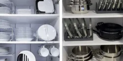 ترفند چیدن داخل کابینت برای فضای کوچک و کم جا