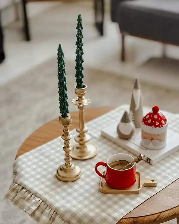 چیدمان های روی میز جلو مبلی