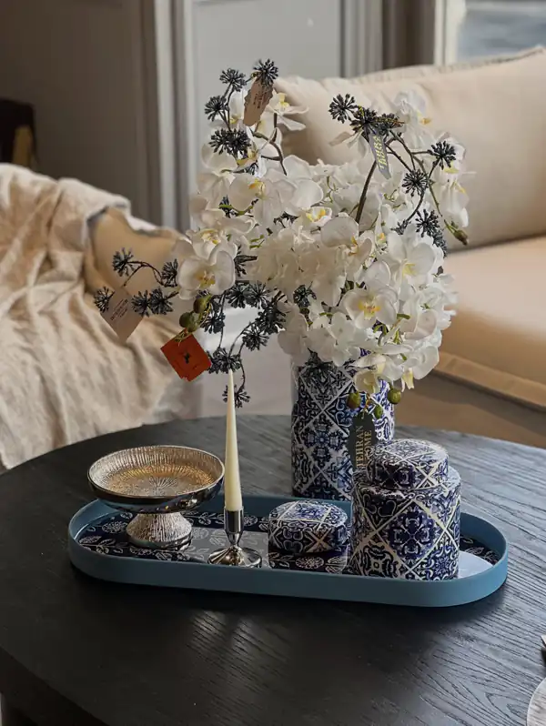 چیدمان میز جلو مبلی خاص